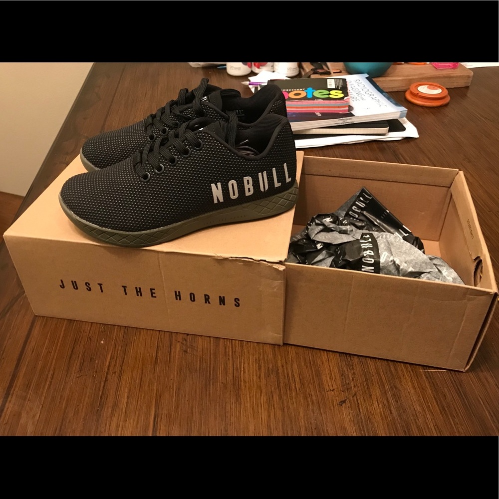 No bulls, black ivy, women’s size 5.5